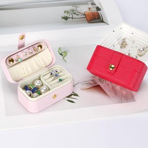 Estuche de Joyería Portátil Mini de PU Hecho a Mano con Cierre de Botón - Almacenamiento para Aretes, Anillos y Joyas - Product Image 4