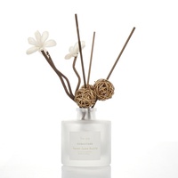 Vente flash, diffuseur de parfum en verre vide de luxe de style nordique blanc, 100 ml, avec boîte et bâtonnets en fibre noire pour la maison