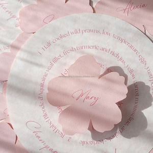 Cartes de Place de Mariage en Papier Découpé au Laser Cartes d'Accompagnement Florales Personnalisées pour la Décoration de Table de Mariage - Product Image 1