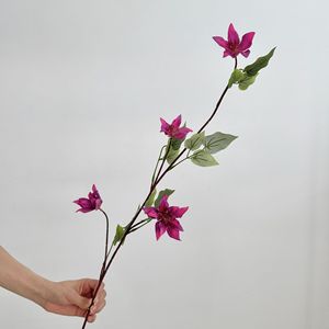 Élégantes Branches de Fleurs Artificielles de Clématite à 4 Têtes en Soie, Simulation Florale avec Boutons pour Décoration de Fond de Mariage et d'Événements - Product Image 5