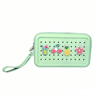 Chinfai Nouveaux cadeaux de Noël : Sac de poignet en silicone DIY avec boucle de dessin animé, sac portable pour pièces de monnaie et téléphone portable avec fermeture éclair