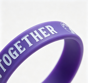 Pulsera de Silicona con Cinta Roja y Logotipo Personalizado, Pulsera de Goma para la Prevención del VIH, Concienciación sobre la Salud, Campañas Corporativas y Promocionales - Product Image 2