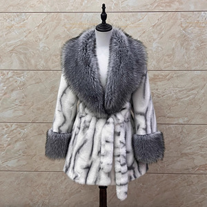 Giacca in <span class=keywords><strong>Pelliccia</strong></span> Sintetica <span class=keywords><strong>di</strong></span> Volpe Europea su Misura per Donna, <span class=keywords><strong>Cappotto</strong></span> in <span class=keywords><strong>Pelliccia</strong></span> <span class=keywords><strong>di</strong></span> <span class=keywords><strong>Visone</strong></span> Dorato per Esportazione - Product Image 1