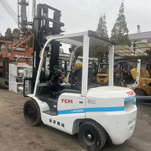 Montacargas TCM de Alta Calidad, Original de Japón, Usado, Diésel, 3 Toneladas, Modelo FD30 con Abrazadera, en Venta - Product Image 1