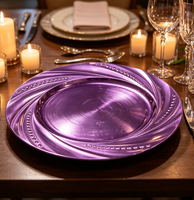 Assiettes de présentation dorées en plastique PP de 13 pouces à bord floral pour mariage, vente chaude en usine, assiettes décoratives dorées pour mariage