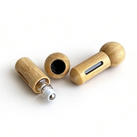 Flacon de parfum roll-on 5 ml en bambou et verre écologique de forme unique avec bille en acier inoxydable pour le bouchon et option de gravure