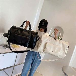 Sac de sport et de voyage élégant et simple en PU et polyester, grande capacité, à porter à l'épaule ou en bandoulière, certifié BSCI - Product Image 2