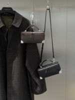 Sac à main structuré en cuir de grain de cerf avec coins métalliques, mini sac de toilette, vente en gros, approvisionnement en vrac
