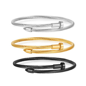Bracciale a Polsino Aperto Regolabile in Acciaio al Titanio con Filo Intrecciato a 3 Colori, Punta a Chiodo, Gioiello Minimalista Unisex da Polso, Idea Regalo - Product Image 1