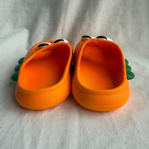 รองเท้าแตะการ์ตูนรูปแครอทสำหรับผู้หญิง พื้นรองเท้ากันลื่น PVC พื้นรองเท้า EVA ใส่ได้ทุกฤดู ใส่ในบ้าน ไซส์ 18-35 - Product Image 1