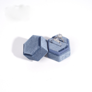 Boîte à bijoux hexagonale en velours haut de gamme pour deux bagues, personnalisable avec logo, idéale pour les fêtes, rangement et emballage de bijoux - Product Image 6