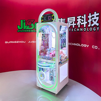 Nouvelle machine à grue transparente 2026 avec accepteur de pièces pour la distribution de peluches en salles de jeux, construction en plastique acrylique