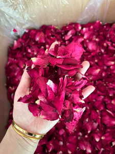 Petali di Fiori Secchi 100% Naturali all'Ingrosso, Rose Rosse Colorate, Biodegradabili, Ecologici, Coriandoli di Alta Qualità per Matrimoni - Product Image 2