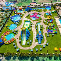 Parc aquatique gonflable tout-en-un avec toboggans et piscines, grand parc aquatique gonflable extérieur avec toboggan géant