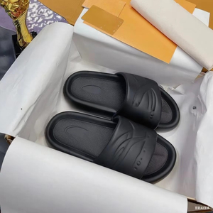 รองเท้าแตะดีไซน์เนอร์สุดฮิตปี 2026 พร้อมโลโก้แบบกำหนดเอง รองเท้าชายหาดคุณภาพสูงสำหรับผู้ชายและผู้หญิง สไตล์ลำลองลายตาราง เหมาะสำหรับเดิน - Product Image 3