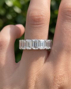 Élégante bague de mariage pour femme en or rose et or blanc, sertie d'un diamant émeraude de laboratoire de 6,50 carats, taille émeraude, certifié IGI, plaqué rhodium - Product Image 4