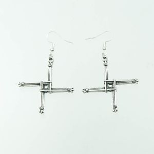 Collar con Cruz de Santa Brígida Irlandesa con Cadena de Cobre e Imitación de Perla - Amuleto Protector de Brujería Religiosa para Mujeres - Product Image 4