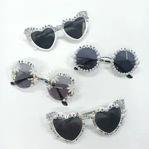 Fashion White Cat Eye Bedazzled Bach Decoration Bridesmaid Sunglass Favor Bride Gift Bachelorette Party Bride to Be Sunglasses