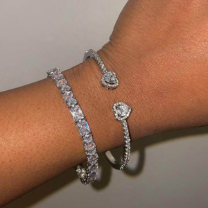 LiCai Halo Herz voller Diamanten CZ Armreifen 18 Karat vergoldeter Feder verschluss Iced Out Dünnes Armband Hip Hop Schmuck - Product Image 5