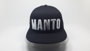 Cappello Snapback <span class=keywords><strong>Nero</strong></span> in Cotone con Visiera Piatta, Ricamo 3D in Rilievo <span class=keywords><strong>MANTO</strong></span> Bianco, Cappello da Baseball Stile Street - Product Image 2