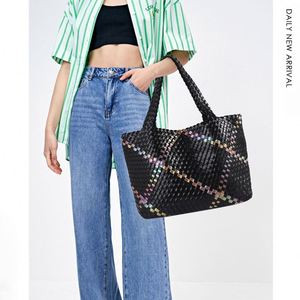 Sac tressé en cuir végétalien très tendance pour femme – Sac à main hobo, sac fourre-tout à poignée supérieure, sac à bandoulière, sac sous le bras - Product Image 6