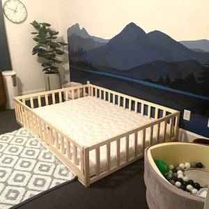 Lit de sol Montessori en bois massif pour tout-petits avec barrières de sécurité et porte, écologique, sûr, bas au sol, pour chambre d'enfant et école - Product Image 1