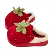 Chaussons d'intérieur chauds et épais en EVA à bout rond, motif fraise de dessin animé, antidérapants, pour l'automne et l'hiver, pour les amoureux