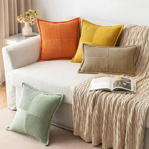 Housse de coussin en velours côtelé à rayures et à volants bohèmes faits à la main pour canapé, salon, lit - Product Image 1