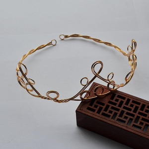 Base de couronne plaquée or enroulée de fil 27x7cm, style antique, faite à la main, accessoire de cheveux DIY, diadème de mariage - Product Image 1
