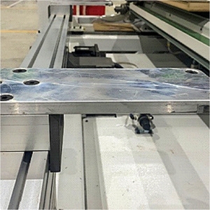 Machine à scier à quatre côtés de dalle de porte CNC pour le travail du bois/portes/fabrication de meubles - Product Image 6