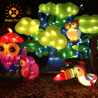 Sculpture d'animaux simulés Lampe LED lumineuse en résine Fibre de verre Oiseau Perroquet Motif Lumière