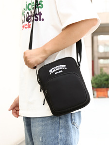 Sac de poitrine en nylon de nouvelle conception pour femmes et hommes, sac messager imperméable avec logo personnalisé, sac de téléphone portable portable pour la marche - Product Image 3