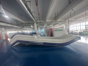 מגלשת יאכטה מתנפחת חיצונית מדגם ז'נג'ונג העדכני ביותר, עשויה מחומר PVC, בעלת קיבולת של 100-500 ק\"ג לשימוש באתרי נופש, ל-5-10 נוסעים - Product Image 2