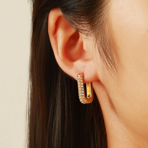 Pendientes de aro cuadrados chapados en oro con diamantes verdes y blancos para mujer, para uso diario - Product Image 3