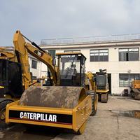 Compacteur vibrant Caterpillar CS683E d'occasion en excellent état de fonctionnement – Machine de construction à tambour lisse et abordable