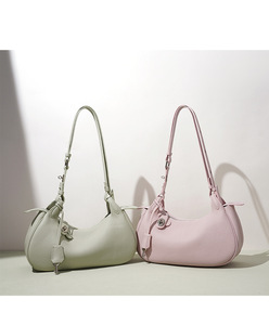 Sacs à main en cuir véritable faits à la main haut de gamme avec logo personnalisé, bandoulière réglable, sacs demi-lune, sacs à main pour femmes, sacs à bandoulière - Product Image 2