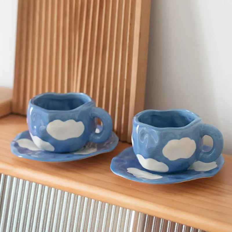 Handgeschilderde Blauwe Hemel Witte Wolken Keramische Mok Set Moderne Japanse Design Koffie Kopjes En Schotel Drinkwaren Set