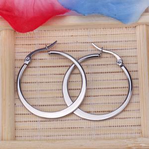 Pendientes de Aro Grandes Más Vendidos, Pendientes de Aro de Acero Inoxidable con Forma de Corazón Simple, Pendientes de Aro Personalizados con Nombre - Product Image 4