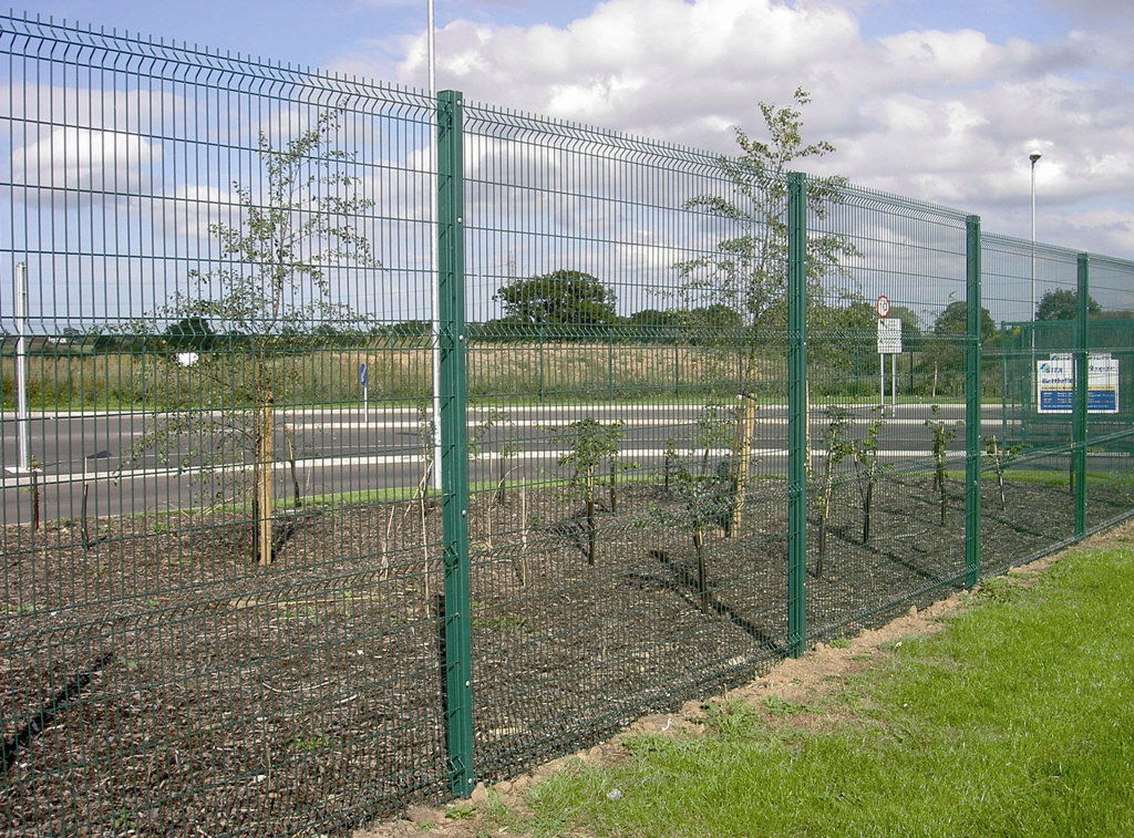 Decorative Wrought Iron 3D Wire Mesh Fence Green Vinyl Coated 1030mm height