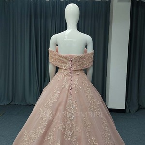 ชุดเดรสงาน Quinceanera สีชมพู Lsany208 ประดับดอกไม้ 3 มิติ แต่งลูกไม้รัดเชือกทรงคอร์เซ็ท กระโปรงบานฟูฟ่อง สำหรับงานวันเกิดอายุ 16 ปี รุ่น Jancember - Product Image 6