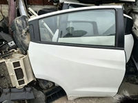 Convient pour le retrait d'origine en usine des portes gauche et droite pour Honda City. Porte avant gauche et porte avant droite.