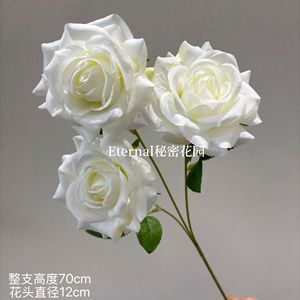 ดอกกุหลาบผ้าไหมภูเขาหิมะประดิษฐ์ 3 หัว สีแดง ช่อดอกไม้งานแต่งงาน - Product Image 2