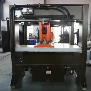 Maschine zur Herstellung von Schleifpapiers ch eiben