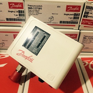 Pressostat Danfoss KP5 060-117191 SPDT G1/2 Filetage pour air IP21 Plastique Fabriqué en Inde - Product Image 1