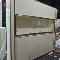 Vitrine de Luxe pour Crèmes avec Éclairage LED, Étagères en Métal Doré, Meuble de Présentation Mural pour Boutique, Idéal pour Sacs à Main et Bijoux