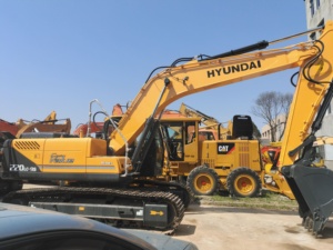 Excavadora de cadenas usada Hyundai 220lc-9s original de 22 toneladas con motor, caja de cambios, bomba y PLC - Venta en stock - Product Image 3