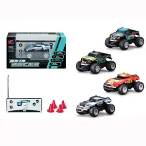 पोर्टेबल जेब बड़ा पहिया खिलौना कार के साथ 4PCS Roadblocks कोला मिनी आर सी कार बच्चों इनडोर रेसिंग वाहन उपहार