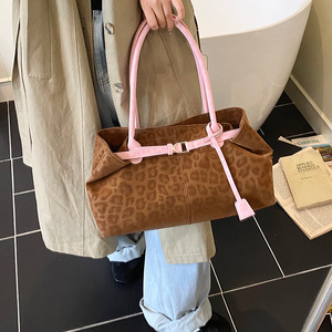 Bolso tote con estampado de leopardo, bolso de gran capacidad para mujer, diseño coreano vintage de nicho con un toque premium, para llevar al hombro y - Product Image 3