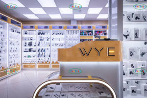 Vitrine en verre à LED en bois personnalisée avec rangement verrouillable au bas et dessus de table pour téléphone intelligent, atelier de réparation et centre commercial - Product Image 5