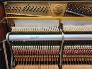 Piano Vertical Acústico Negro K48 de Fábrica para Músicos Profesionales, Piano Japonés de Segunda Mano, Madera Sólida - Product Image 5